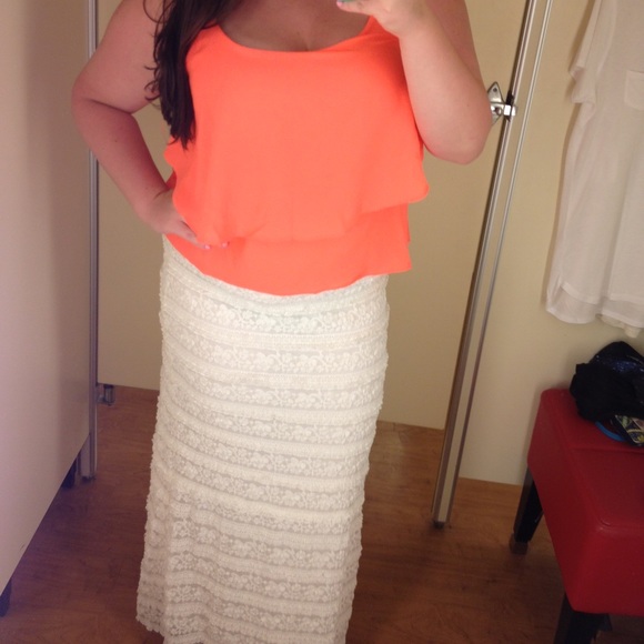 Dresses & Skirts - Max Strong lace maxi skirt!